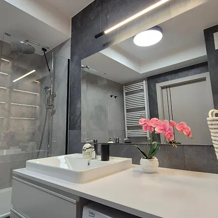 아파트 Towarowa Nature Apartment, Free Parking, Air-conditioning, Self Check-in 24h *