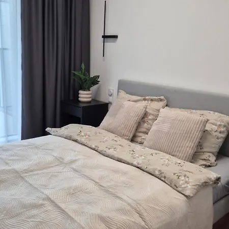 Апартаменти Towarowa Nature Apartment, Free Parking, Air-conditioning, Self Check-in 24h Познань